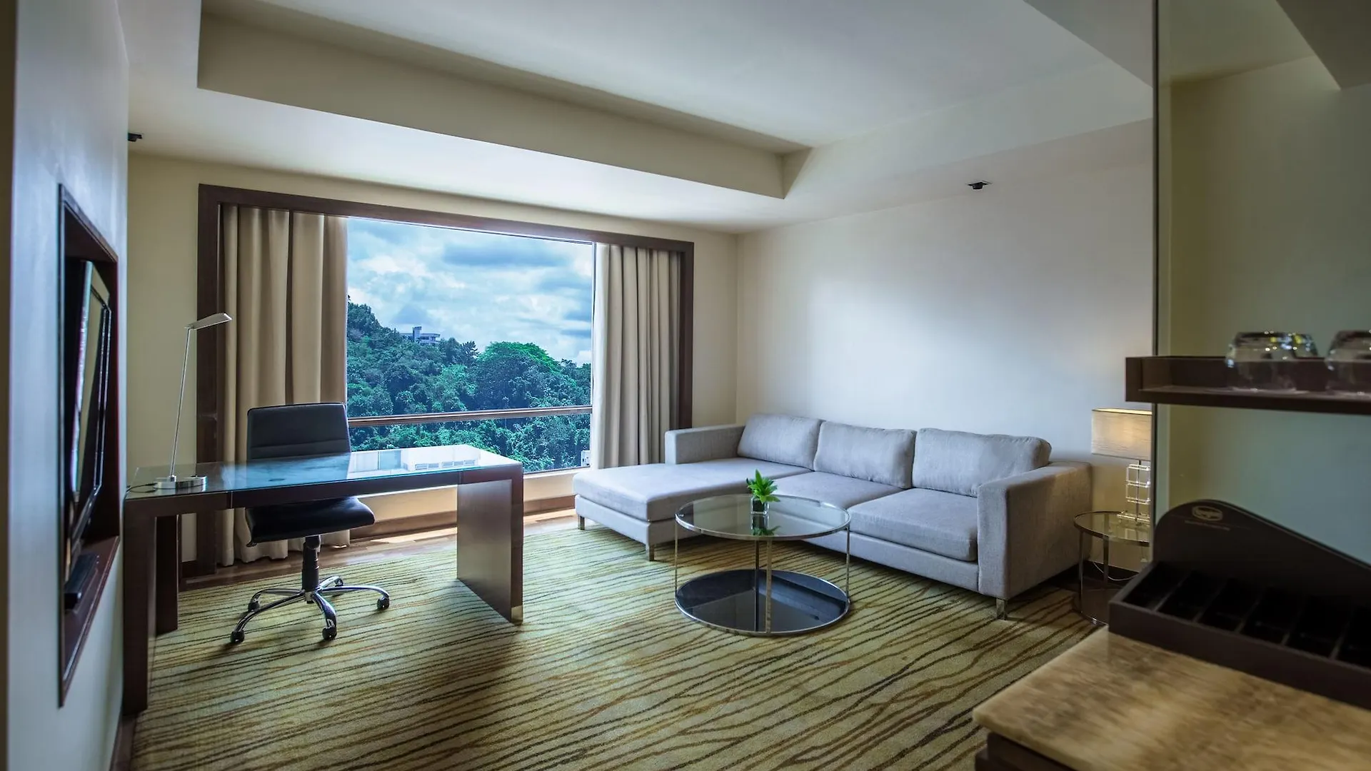 Hyatt Regency Kinabalu Hotel Kota Kinabalu 5*,